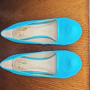 Mix No 6 turquoise platform pumps